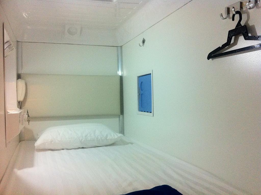 Ufo Capsule Hotel Куала Лумпур Екстериор снимка